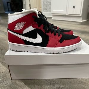 Jordan Air 1 Mid